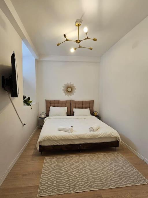 Heart Of City Center 4Br 2Bath 10 Pers Bucharest Exterior photo