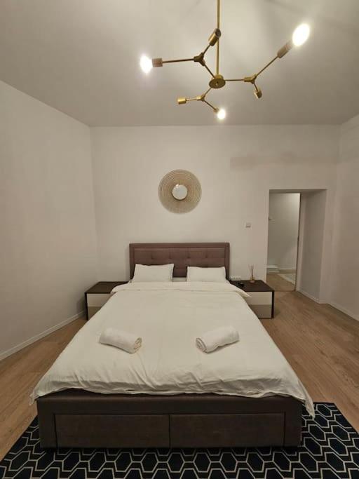 Heart Of City Center 4Br 2Bath 10 Pers Bucharest Exterior photo