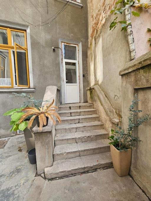 Heart Of City Center 4Br 2Bath 10 Pers Bucharest Exterior photo