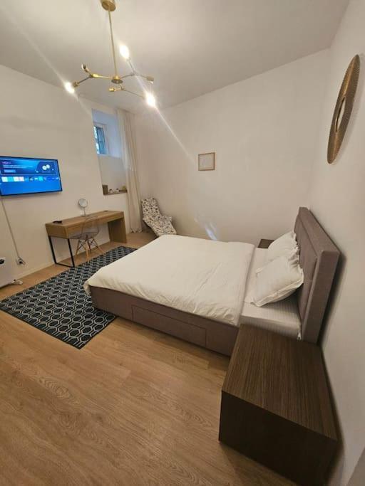 Heart Of City Center 4Br 2Bath 10 Pers Bucharest Exterior photo
