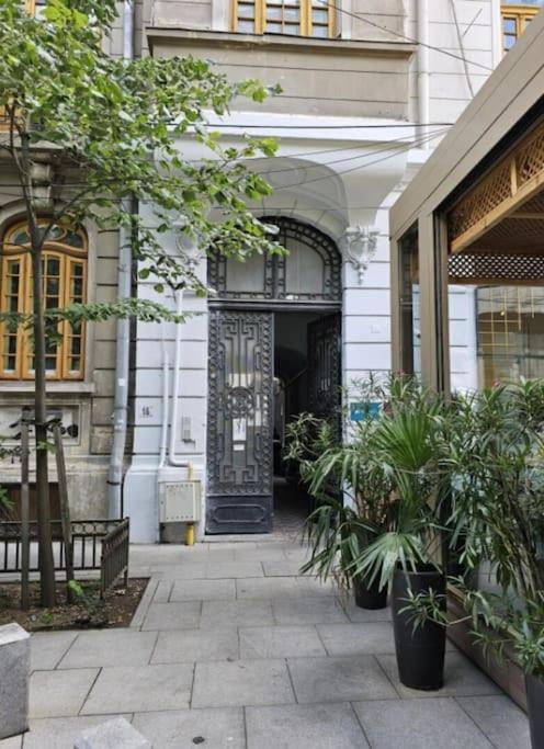 Heart Of City Center 4Br 2Bath 10 Pers Bucharest Exterior photo