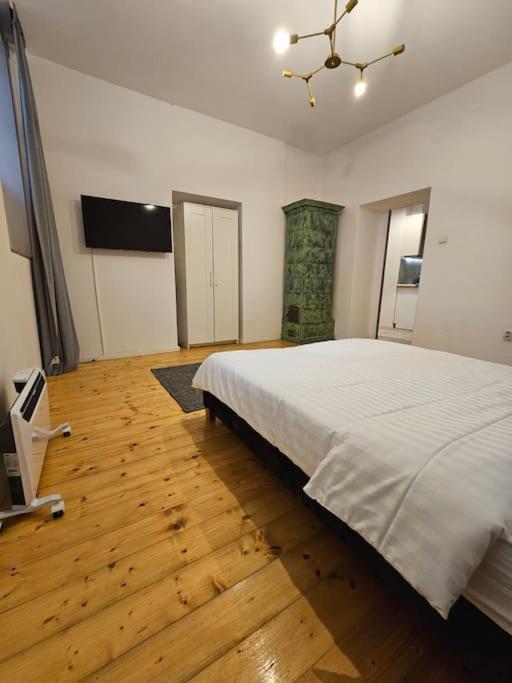 Heart Of City Center 4Br 2Bath 10 Pers Bucharest Exterior photo